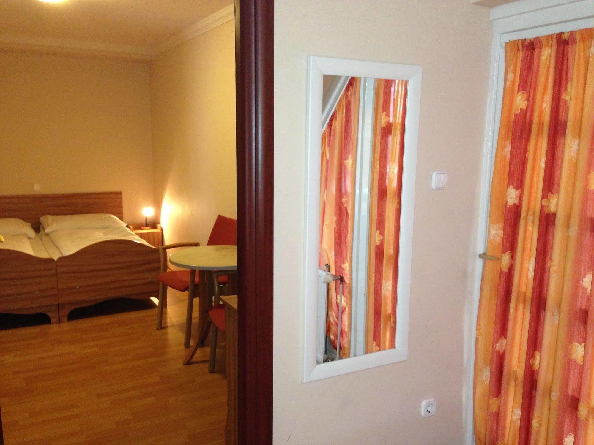 Kalvin Vendegszobak Debrecen Dış mekan fotoğraf